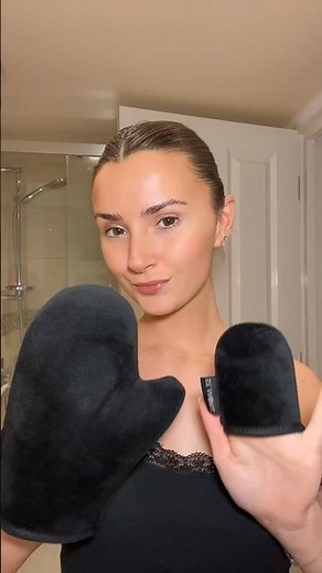 My go to tan routine!!! 🤩 Using St Moriz tanning mousse