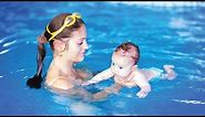How to Introduce a Baby to Swimming: Splashing