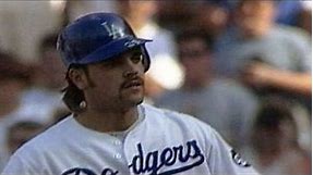 SF@LAD: Piazza's homers caps his rookie season