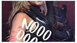 Nita Strauss - Live look at me finding out that the gym...