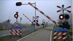 Spoorwegovergang Hindeloopen // Dutch railroad crossing