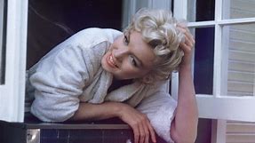 Marilyn Monroe - Enjoying the view. 🪟🌅 📸: Sam Shaw...