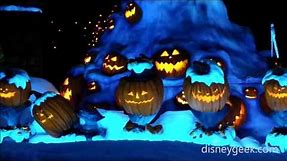 Disneyland: Haunted Mansion Holiday - Graveyard Singing Pumpkins