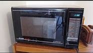 1988 Sharp Carousel II (R-4H80) Microwave Oven (Heating Water)