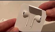 Review Apple EarPods with Remote and Mic (3.5mm Headphone Plug or Lightning Connector)