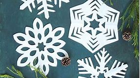 Make Paper Snowflakes (12 Best Free Templates!)