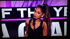 Ariana Grande Wins Artist of the Year AMA's 2016