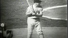 Mickey Mantle at bat injured but Hero 1961 World Series game 4 New York Yankees at Cincinnati Reds