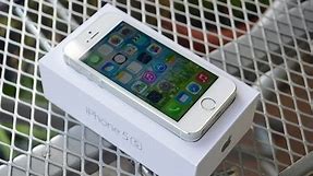 NEW iPhone 5s (Silver): Unboxing & First Impressions