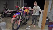 Putting dirt bike decals on Nathan's new Yamaha yz125 time laps