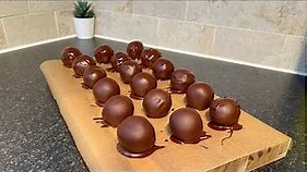3 Ingredient Chocolate Coconut Balls | No-Bake Coconut Truffles