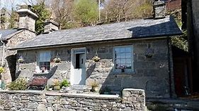 Luxury Cottage for 2 in a lovely Snowdonia village