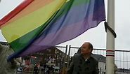 Gemeenten in Overijssel hijsen vlag voor nationale Coming Out Dag