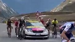 In salita trainati da ammiraglie e moto della polizia: 24 squalifiche al Giro Next Gen