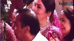 Isha Ambani Wedding: Mukesh Ambani gets emotional when the legendary actor Amitabh Bachchan recited how a father feels when he gives away his daughter.
