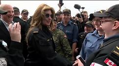 Shania Twain gets military experience at CFB Esquimalt