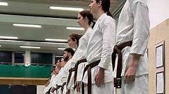 Karate ist eine Kampfkunst, die ihren Ursprung in Japan hat. Sie basiert auf schnellen und kraftvollen Schlägen, Tritten und Stößen, die zur Selbstverteidigung oder als Wettkampfsport eingesetzt werden können. Beim Karate geht es jedoch nicht nur um physische Techniken, sondern auch um die Entwicklung von geistiger Stärke, Selbstbeherrschung und Disziplin. #karate #karateka #karatekapsvka #psvkarlsruhe #kampfkunst #karlsruhe | Polizeisportverein Karlsruhe e.V.