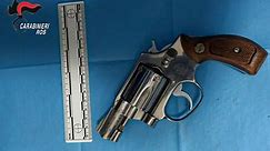 Ecco la pistola revolver “Smith & Wesson” trovata carica nel covo di Matteo Messina Denaro