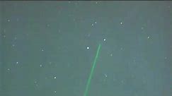 Airborne Object performs sharp maneuver after laser pointer directly hits in Big Bear Lake, California #ufo #ufoキャッチャー #uap #ufosighting | The Untold Story