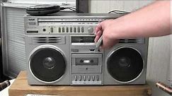 General Electric Model no. GE 3-5259A Blockbuster Boombox Stereo Sound CD playing