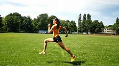 Siła biegowa – skipy, wieloskok – pokazuje mistrzyni Polski juniorów