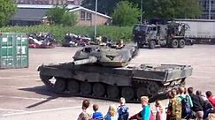 Leopard 2A6 tank 360 draai Landmachtdagen 2006 Havelte. Leopard 2 Panzer Niederlande.