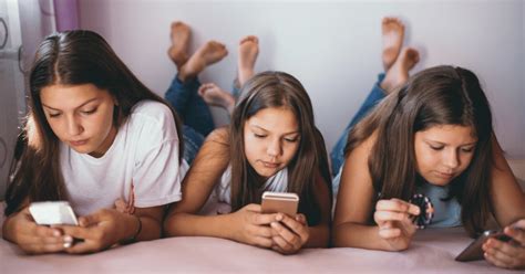 york sahkan uu  membatasi penggunaan media sosial  anak