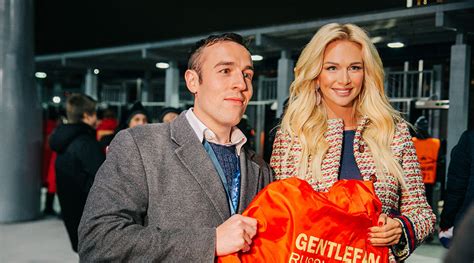 ‘warm Welcome’ Russia 2018 Ambassador Lopyreva Greets Man Utd Fans In