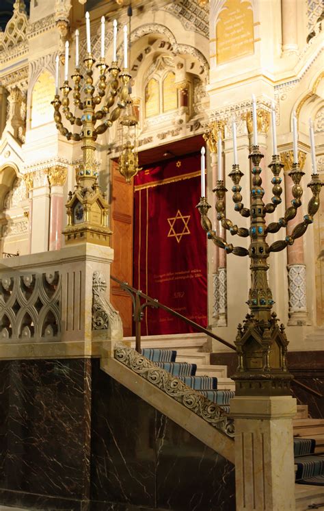 pin  timeforhungary    hungary jewish synagogue judaism