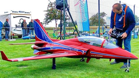 huge xxxl tomahawk viperjet scale model turbine jet flight demonstration eminem pacman