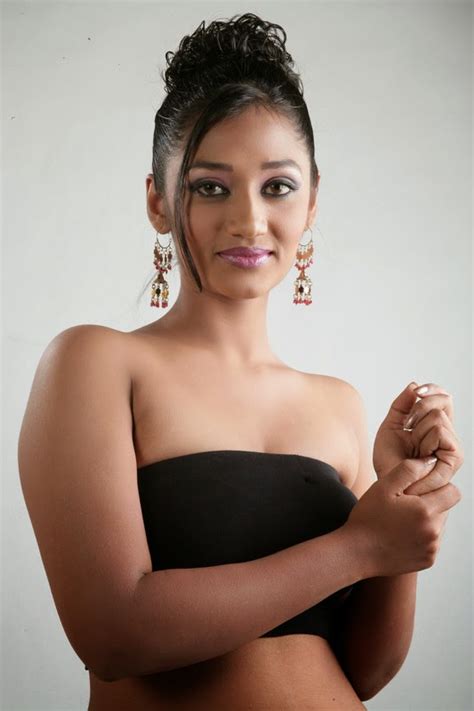 sri lankan famous actress upeksha swarnamali lankan stuffs