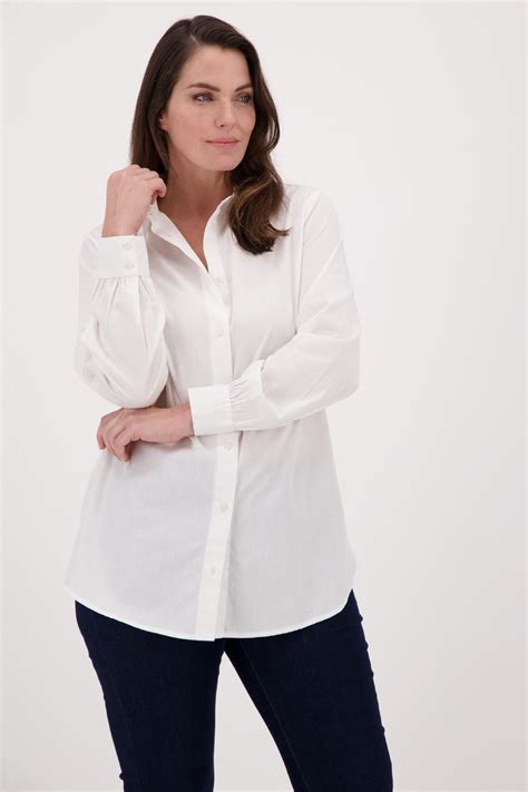 witte blouse met knopenlijst van  carmakoma