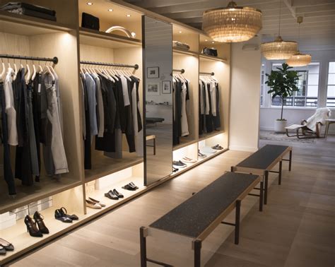 minimalist stores   shoppers fashionista
