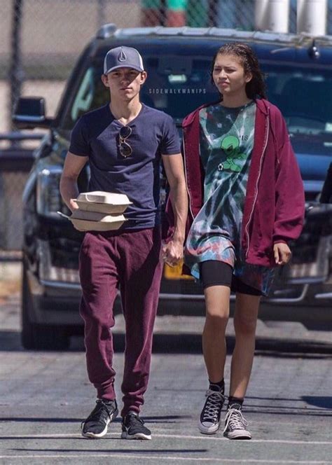 [geek]tom Holland And Zendaya Holding Hands Tom Holland