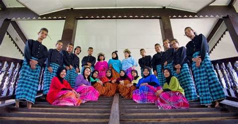 ulasan lengkap pakaian adat tradisional  sabang sampai merauke sulawesi ragam indonesia