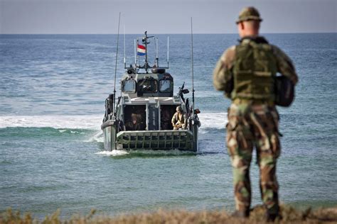 nederlands leger helpt litouwen bij afschrikken arrogante russen elsevier weekblad