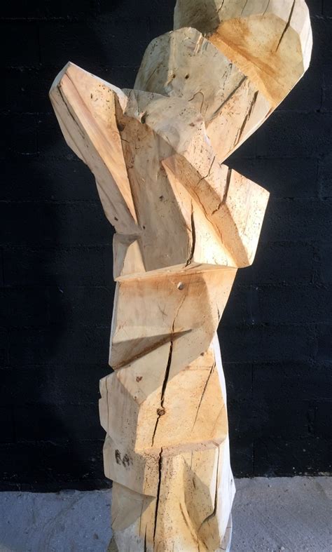 creation de sculpture dans  tronc en bois flotte