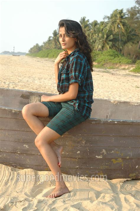 unseen tamil actress images pics hot nidhi subbaiah bollywood movie full images