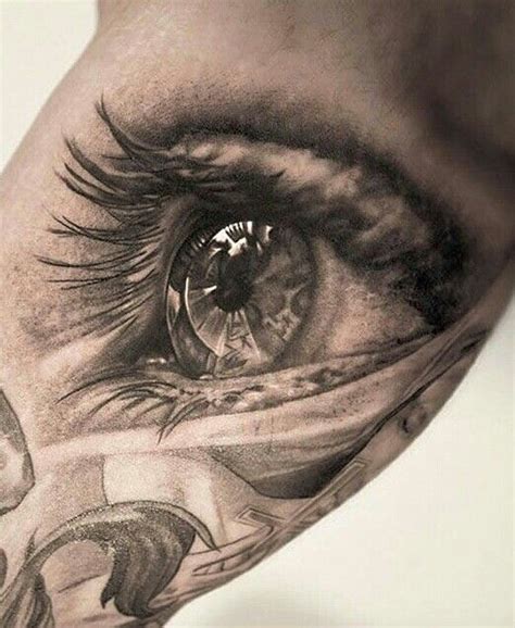 la vida la veo en mis manos realistic eye tattoo