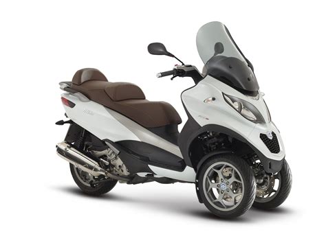 piaggio mp   wheeled scooter   autoevolution