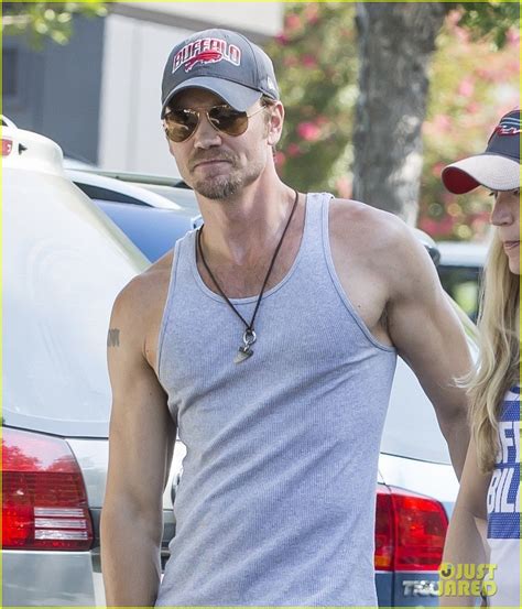 chad michael murray bares his muscles in a tank top photo 3922974 chad michael murray sarah
