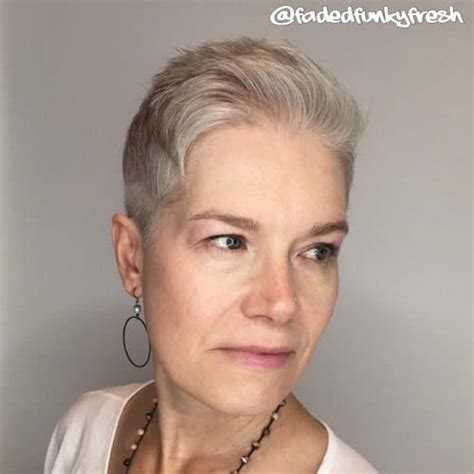 34 Flattering Short Haircuts For Older Women Edgy Pixie Hairstyles