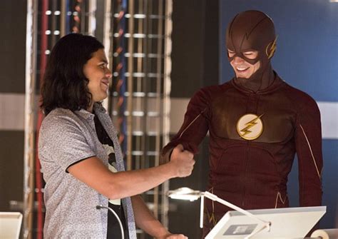 the flash season 2 earth 2 glimpses and cisco s vibe five things to expect in episode 3