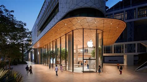 apple completes  years  india  store   country  open tomorrow pedfire
