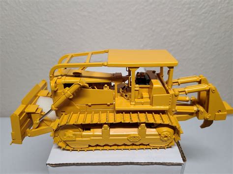 Caterpillar Cat D9g With Push Blade And Rounded Rops Emd 1 50 Scale