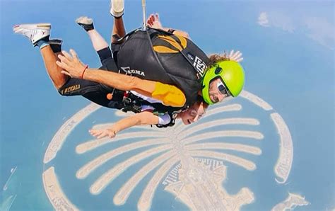 skydiving   palm  skydive dubai romantic explorers date ideas  romantic travel
