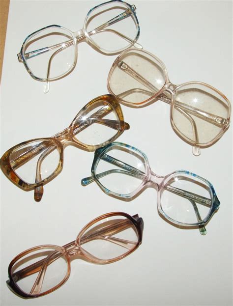 trendy 80s style glasses for women