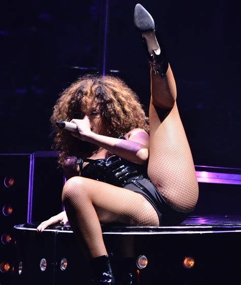 rihanna pussy see through and hot crotch in concert