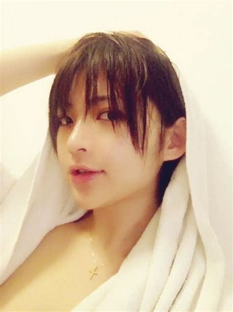 鈴木咲 On Twitter 髪をショートにしてよかった事は、タオルドライで大体髪が乾くことです グラドル自画撮り部 T