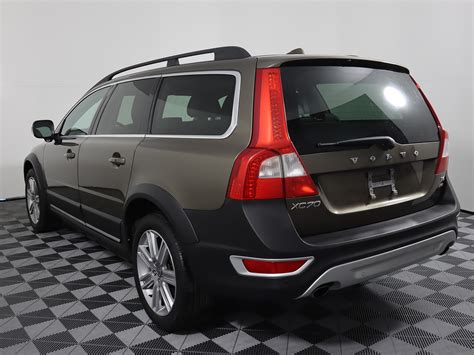 pre owned  volvo xc  premier  awd